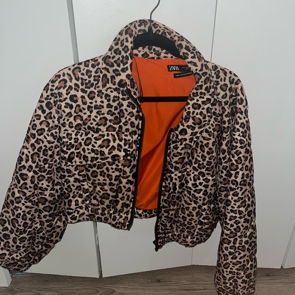 Cheetah cropped puffer - Picture 3 of 5